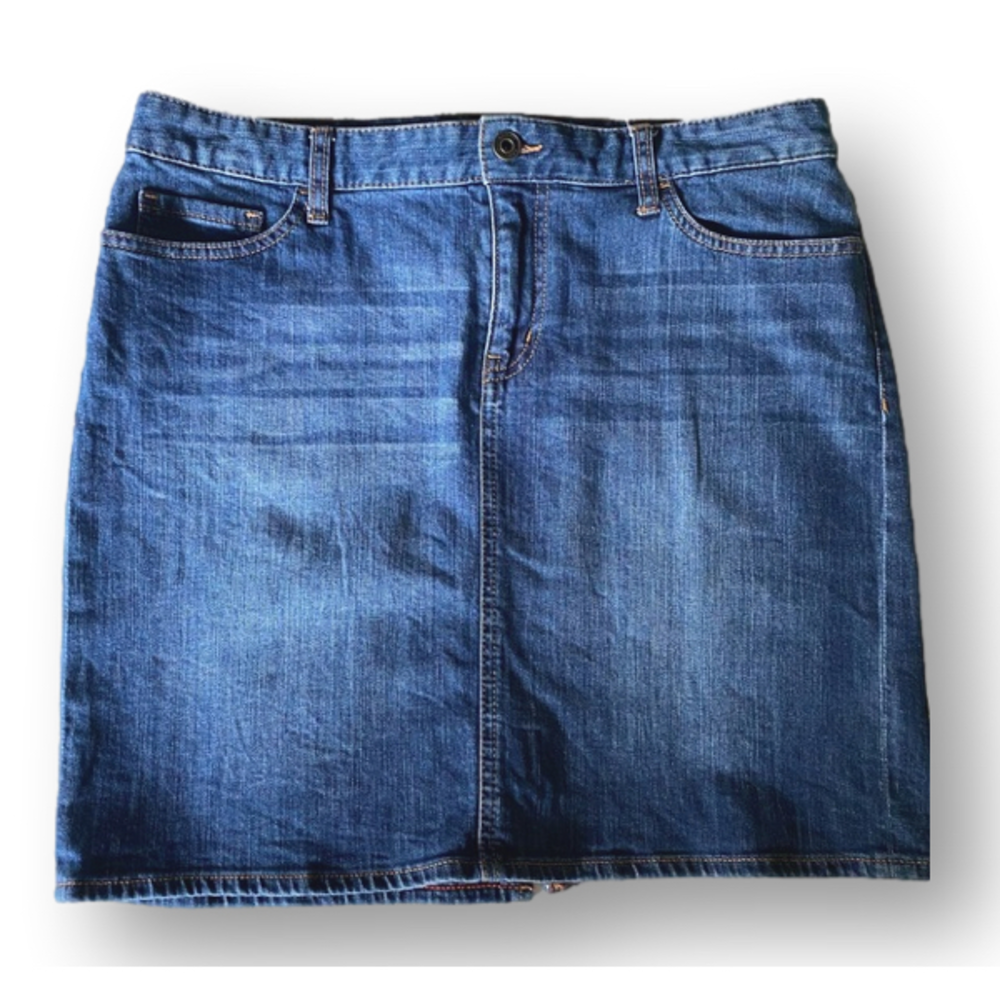 Tommy Hilfiger| Denim skirt. 5 pocket medium weight. Med/large